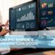 Un uomo e una donna osservano uno schermo di computer con grafici analitici.